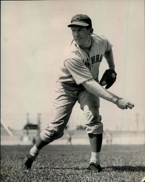 1937-38 circa Paul Derringer Cincinnati Reds "The Sporting News Collection Archives" Original Type 1 6.5" x 8.5" Photo (Sporting News Collection Hologram/MEARS Type 1 Photo LOA)