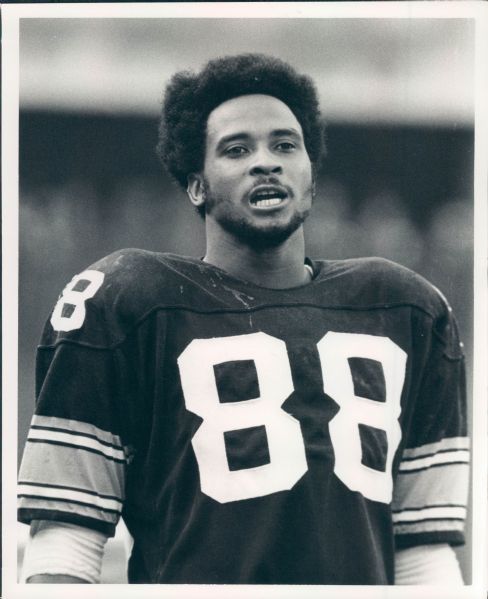 1970s circa Lynn Swann Pittsburgh Steelers "The Sporting News Collection Archives" Original Type 1 8" x 10" Photo (Sporting News Collection Hologram/MEARS Type 1 Photo LOA)