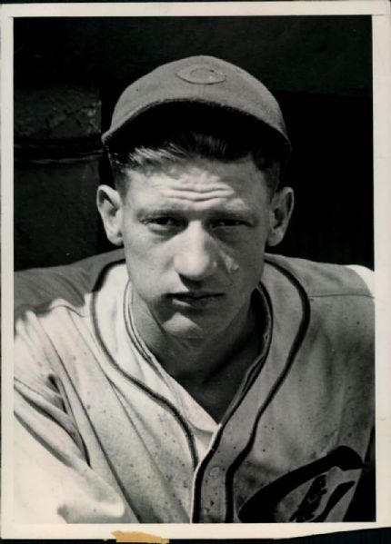1930-36 circa Lon Warneke Chicago Cubs "The Sporting News Collection Archives" Original Type 1 5" x 7" Photo (Sporting News Collection Hologram/MEARS Type 1 Photo LOA)