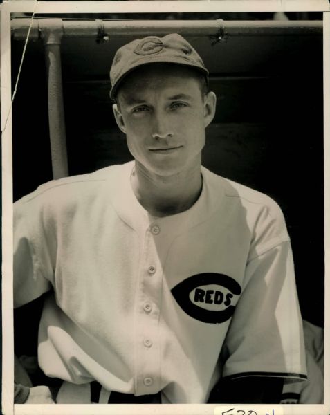 1940 Bucky Walters Cincinnati Reds "The Sporting News Collection Archives" Original Type 1 7" x 9" Photo (Sporting News Collection Hologram/MEARS Type 1 Photo LOA)