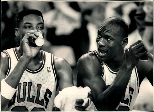 1990 Michael Jordan & Scottie Pippen Chicago Bulls "Chicago Sun-Times" Original Type 1 8" x 11" Photo (Sun Times Hologram/MEARS Type 1 Photo LOA)