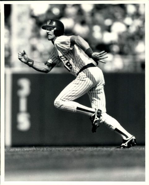 1990 Robin Yount Milwaukee Brewers "The Sporting News Collection Archives" Original Type 1 8" x 10" Photo (Sporting News Collection Hologram/MEARS Type 1 Photo LOA)