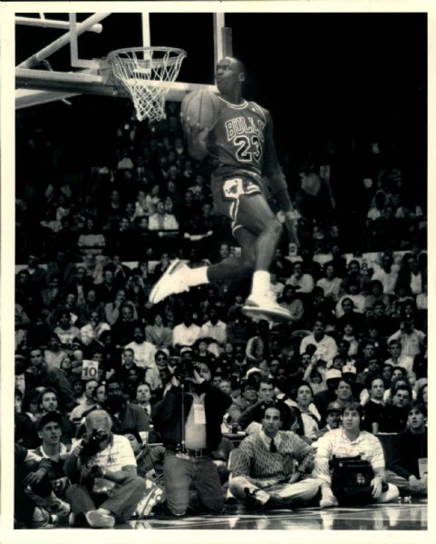 1988 Michael Jordan Chicago Bulls Slam Dunk Photo "Chicago Sun-Times" Original Type 1 8" x 10" Photo (Sun Times Hologram/MEARS Type 1 Photo LOA)