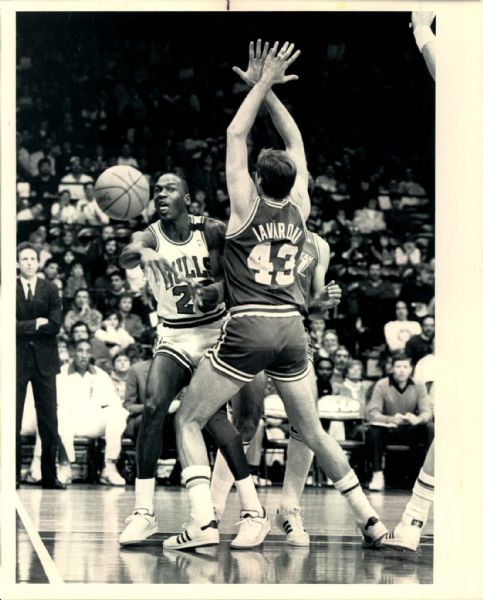 1988 Michael Jordan Chicago Bulls "Chicago Sun-Times" Original Type 1 8" x 10" Photo (Sun Times Hologram/MEARS Type 1 Photo LOA)