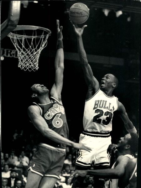 1988 Michael Jordan Chicago Bulls "Chicago Sun-Times" Original Type 1 8" x 11" Photo (Sun Times Hologram/MEARS Type 1 Photo LOA)