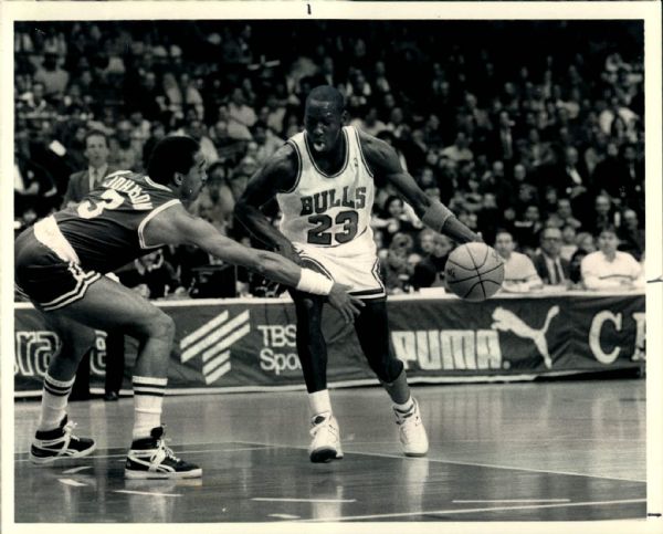 1986 Michael Jordan Chicago Bulls "Chicago Sun-Times" Original Type 1 8" x 10" Photo (Sun Times Hologram/MEARS Type 1 Photo LOA)
