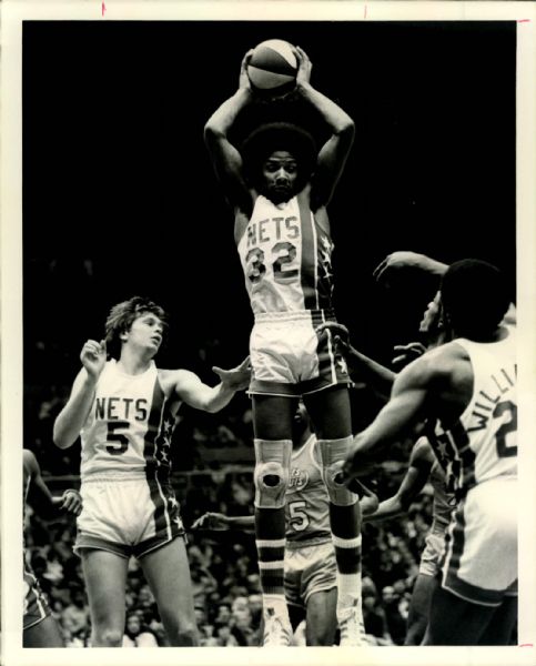 1975 Julius Erving New York Nets (ABA) "The Sporting News Collection Archives" Original 8" x 10" Photo (Sporting News Collection Hologram/MEARS Photo LOA)