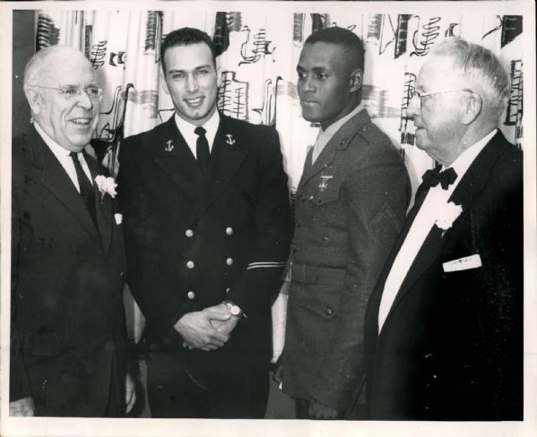1959 Roberto Clemente Pittsburgh Pirates "The Sporting News Collection Archives" Original Type 1 8" x 10" Photo (Sporting News Collection Hologram/MEARS Type 1 Photo LOA)