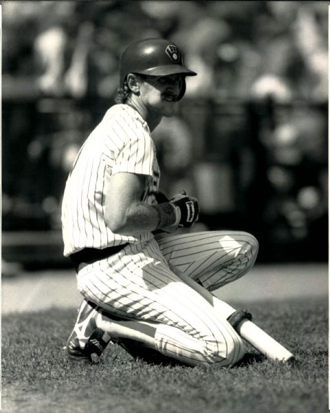 1988 Robin Yount Milwaukee Brewers "The Sporting News Collection Archives" Original 8" x 10" Photo (Sporting News Collection Hologram/MEARS Photo LOA)