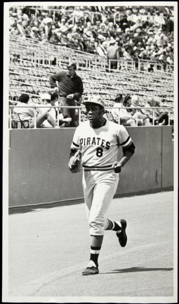 1971 Willie Stargell Pittsburgh Pirates "The Sporting News Collection Archives" Original Type 1 7" x 12.5" Choice Jumbo Oversized Photo (TSN Collection Hologram/MEARS Photo LOA) 1:1, Unique