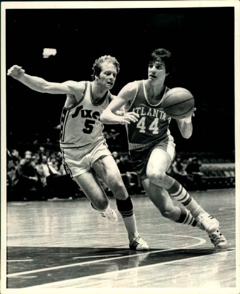 1974 Pete Maravich Atlanta Hawks "The Sporting News Collection Archives" Original 8" x 10" Photo (Sporting News Collection Hologram/MEARS Photo LOA)
