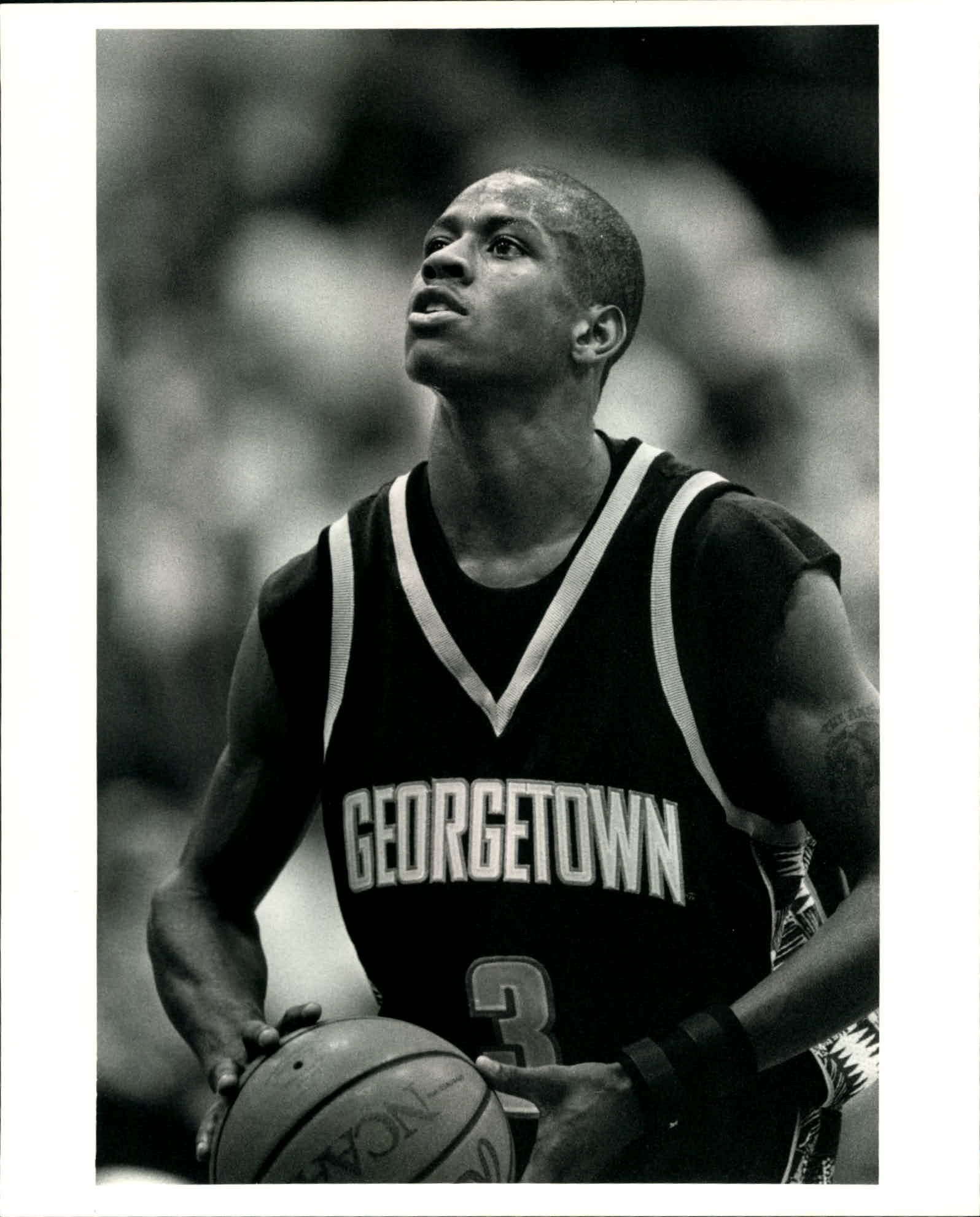 ALLEN IVERSON GEORGETOWN UNIVERSITY HOYAS 8X10 SPORTS ACTION PHOTO (G)