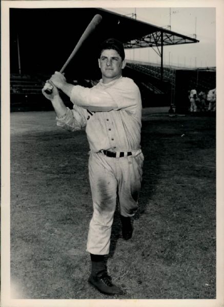 1947-57 Ted Kluszewski Cincinnnati Reds "The Sporting News Collection Archives" Original Type 1 5" x 7" Photo  (Sporting News Collection Hologram/MEARS Type 1 Photo LOA)