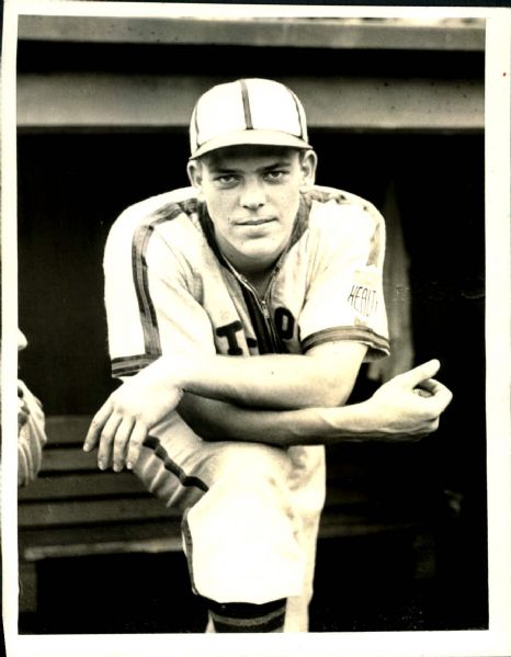 1941-45 circa Vern Stephens St. Louis Browns "The Sporting News Collection Archives" Original 6.5" x 8.5" Photo (Sporting News Collection Hologram/MEARS Photo LOA)