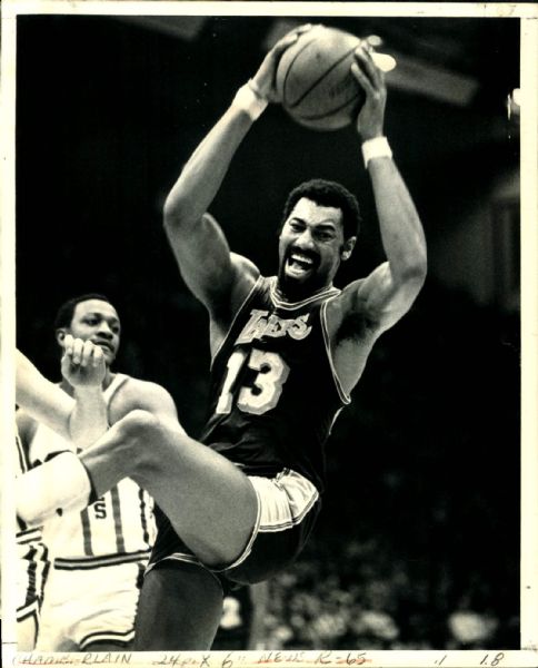 1970 Wilt Chamberlain Los Angeles Lakers "The Sporting News Collection Archives" Original 8" x 10" Photo (Sporting News Collection Hologram/MEARS Photo LOA)