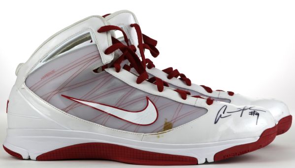 2009-10 Andre Iguodala Philadelphia 76ers Signed Game Worn Shoes - MEARS LOO 