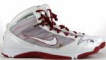 2009-10 Andre Iguodala Philadelphia 76ers Signed Game Worn Shoes - MEARS LOO 