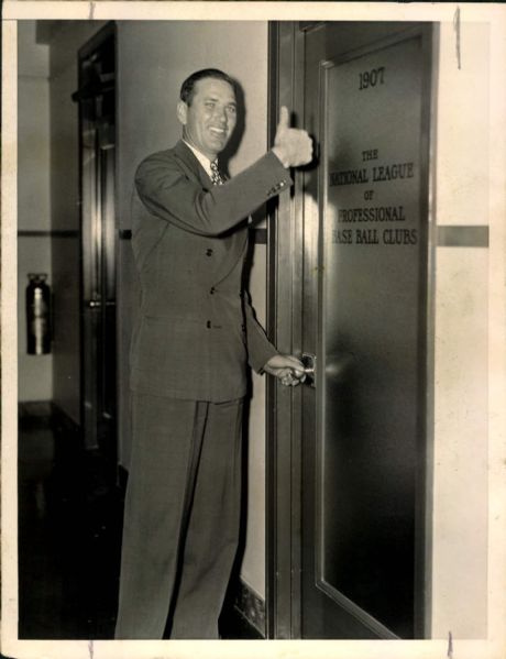 1930s circa Dizzy Dean St. Louis Cardinals "The Sporting News Collection Archives" Original 7" x 9" Photo (Sporting News Collection Hologram/MEARS Photo LOA)