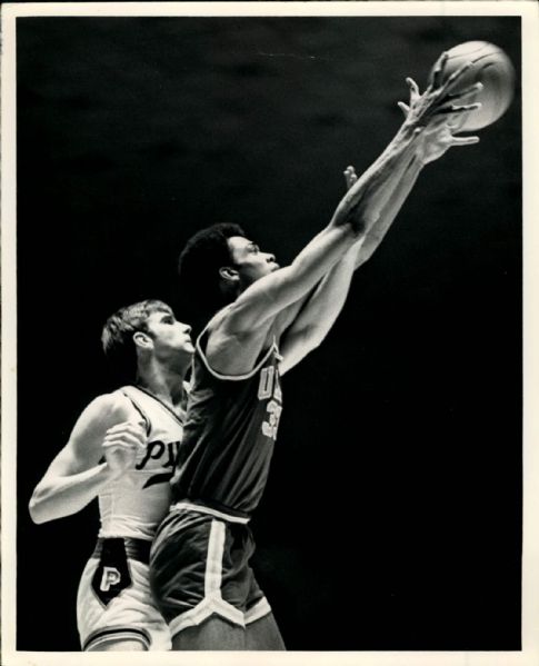 1966-69 circa Lew Alcindor UCLA "The Sporting News Collection Archives" Original 8" x 10" Photo (Sporting News Collection Hologram/MEARS Photo LOA)
