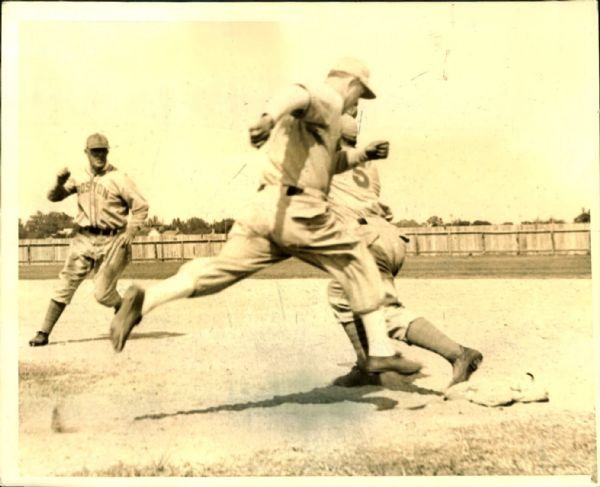 1936-40 circa Tony Cuccinello Boston Bees "The Sporting News Collection Archives" Original 8" x 10" Photo (Sporting News Collection Hologram/MEARS Photo LOA)