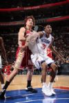 2009-10 Thaddeus Young Philadelphia 76ers Signed Game Worn Shoes - MEARS LOO - JSA