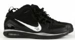 2009-10 Al Harrington New York Knicks Signed Game Worn Shoes - MEARS LOO - JSA