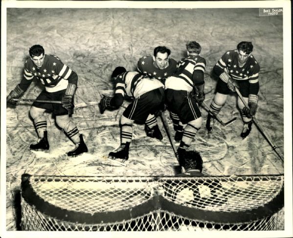 1952-53 St. Louis Flyers "The Sporting News Collection Archives" Original 8" x 10" Photo (Sporting News Collection Hologram/MEARS Photo LOA)