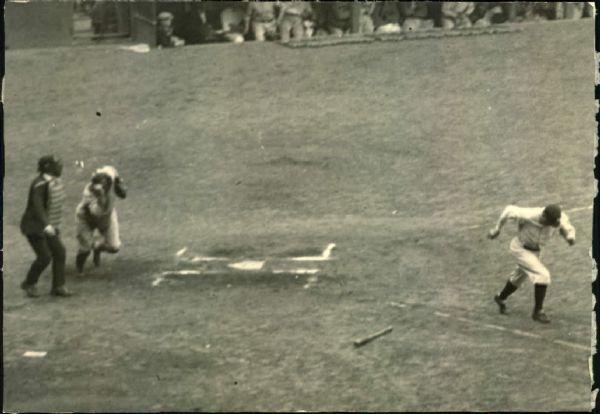 1923 Babe Ruth New York Yankees "The Sporting News Collection Archives" Original 8" x 6" Photo (Sporting News Collection Hologram/MEARS Photo LOA)