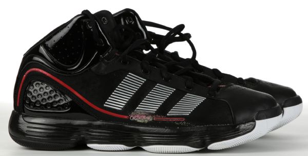 2010-11 Josh Smith Atlanta Hawks Game Worn Shoes - MEARS LOO 