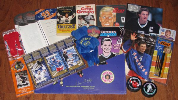 Vintage - Modern Wayne Gretzky Memorabilia Collection (55 Items)