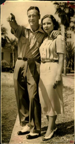 1930s circa Lou Gehrig & Elanor New York Yankees "The Sporting News Collection Archives" Original 4" x 7.75" Photo (Sporting News Collection Hologram/MEARS Photo LOA)