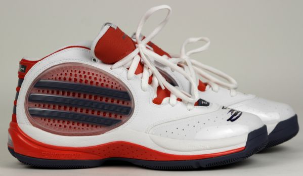 2009-10 Raymond Felton Charlotte Bobcats Signed Game Issued Shoes (MEARS LOO) - JSA 