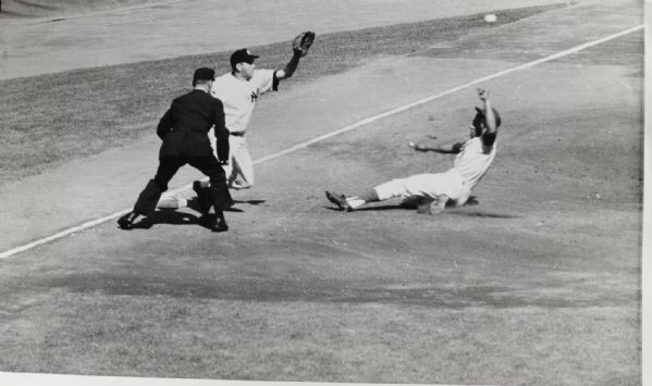 1963 Willie Davis Los Angeles Dodgers "The Sporting News Collection Archives" Original First Generation 13 1/2" x 8 1/4" Choice Jumbo Oversized Photo (TSN Collection Hologram/MEARS Photo LOA) 