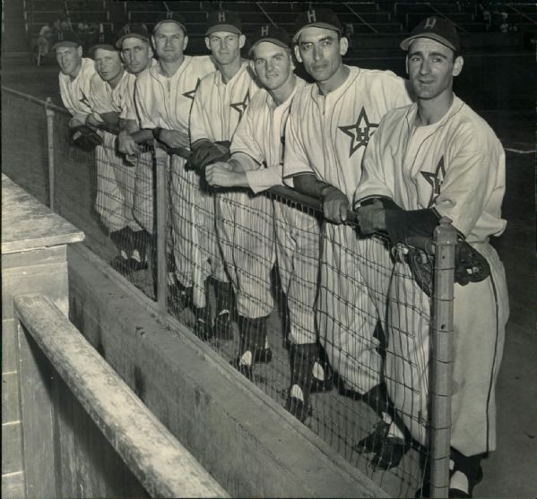 1940s circa Hollywood Stars Lineup (PCL) "The Sporting News Collection Archives" Original 7.5" x 8" Photo (Sporting News Collection Hologram/MEARS Photo LOA)