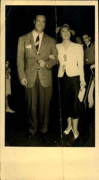 1930s circa Lou Gehrig and Elanor New York Yankees "The Sporting News Collection Archives" Original 4.5" x 8" Photo (Sporting News Collection Hologram/MEARS Photo LOA)