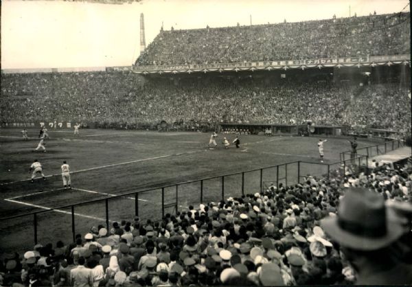 1940s Korakuen Stadium Yomiuri Giants "The Sporting News Collection Archives" Original Photo (Sporting News Collection Hologram/MEARS Photo LOA)
