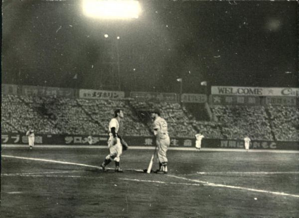 1950 Fort Wayne Capeharts Yomiuri Giants Korakuen Stadium "The Sporting News Collection Archives" Original Photo (Sporting News Collection Hologram/MEARS Photo LOA)
