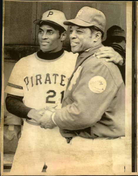 1967-73 Roberto Clemente Pittsburgh Pirates "The Sporting News Collection Archives" Original Photos (Sporting News Collection Hologram/MEARS Photo LOA) - Lot of 4