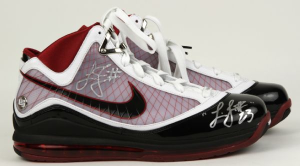 2009-10 LeBron James Cleveland Cavaliers Miami Heat Signed James Model Shoes - JSA