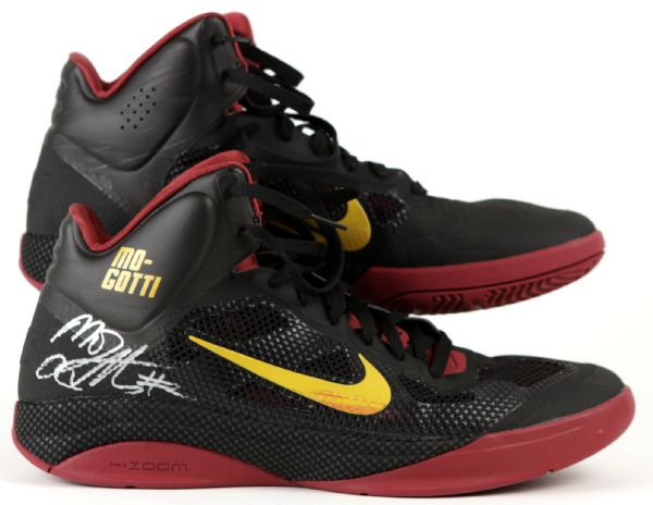 2010-11 Mo Williams Cleveland Cavaliers Signed Game Worn Nike Shoes (MEARS LOO) (JSA Auction LOA)