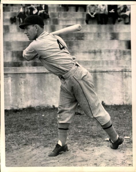 1936 Mel Ott New York Giants "The Sporting News Collection Archives" Original 7" x 9" Photo (Sporting News Collection Hologram/MEARS Photo LOA)