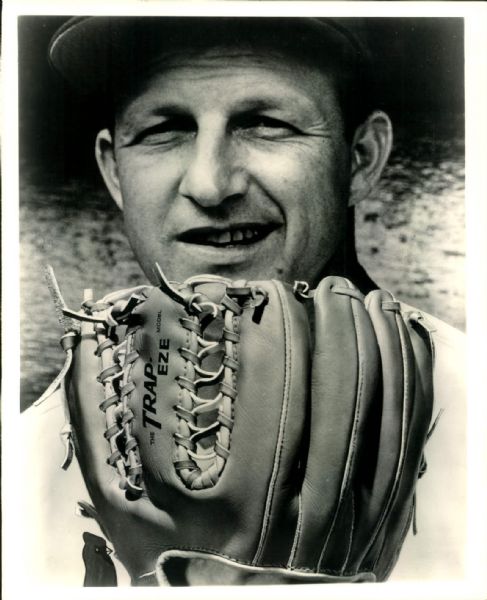 1959 Stan Musial St. Louis Cardinals "The Sporting News Collection Archives" Original 8" x 10" Photo (Sporting News Collection Hologram/MEARS Photo LOA)