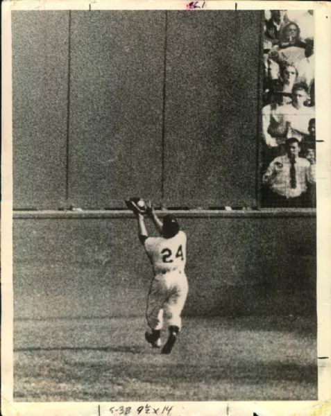 1954 Willie Mays New York Giants "The Sporting News Collection Archives" Original 7" x 9" Photo (Sporting News Collection Hologram/MEARS Photo LOA)