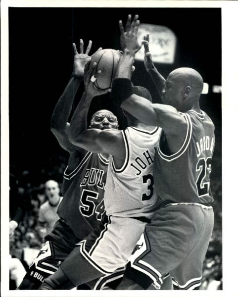 1991 Magic Johnson Michael Jordan "The Sporting News Collection Archives" Original 8" x 10" Photo (Sporting News Collection Hologram/MEARS Photo LOA)