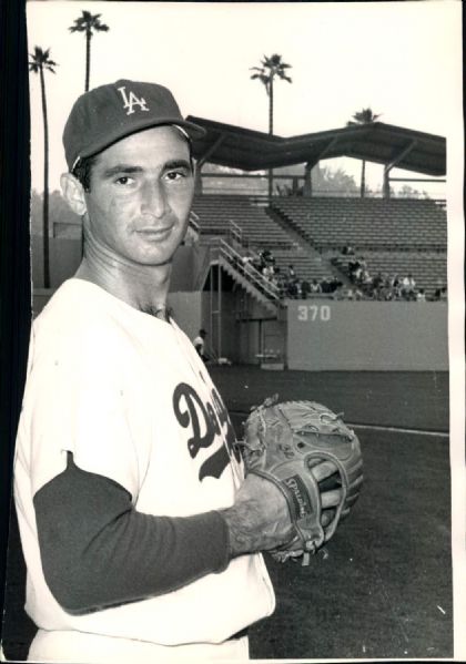1965 Sandy Koufax Los Angeles Dodgers "The Sporting News Collection Archives" Original 6.5" x 10" Photo (Sporting News Collection Hologram/MEARS Photo LOA)
