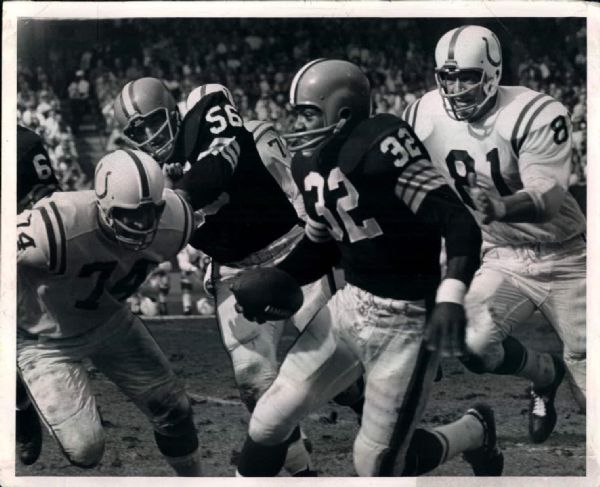 1961-65 circa Jim Brown Cleveland Browns "The Sporting News Collection Archives" Original 8" x 10" Photo (Sporting News Collection Hologram/MEARS Photo LOA)