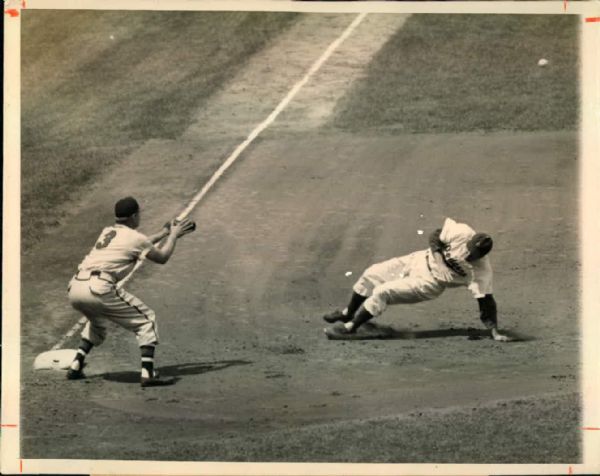 1949 Duke Snider Brooklyn Dodgers "The Sporting News Collection Archives" Original 7" x 9" Photo (Sporting News Collection Hologram/MEARS Photo LOA)