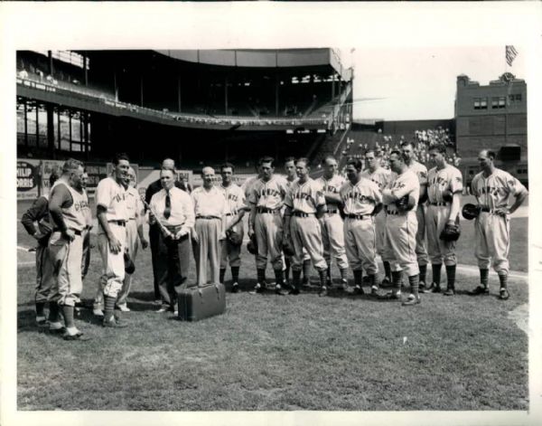 1940 New York Giants "The Sporting News Collection Archives" Original Photo (Sporting News Collection Hologram/MEARS Photo LOA)