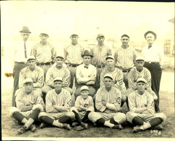 1923 Dubuque Climbers Team Photo "The Sporting News Collection Archives" Original 7" x 9" Photo (Sporting News Collection Hologram/MEARS Photo LOA)
