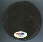 Chicago Blackhawks Great Bobby Hull Vintage Signed Vintage Puck (PSA/DNA)